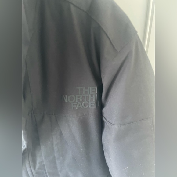NEW! Men’s The North Face Black Parka Puffer Winter and Snow Jacket - Picture 4 of 8